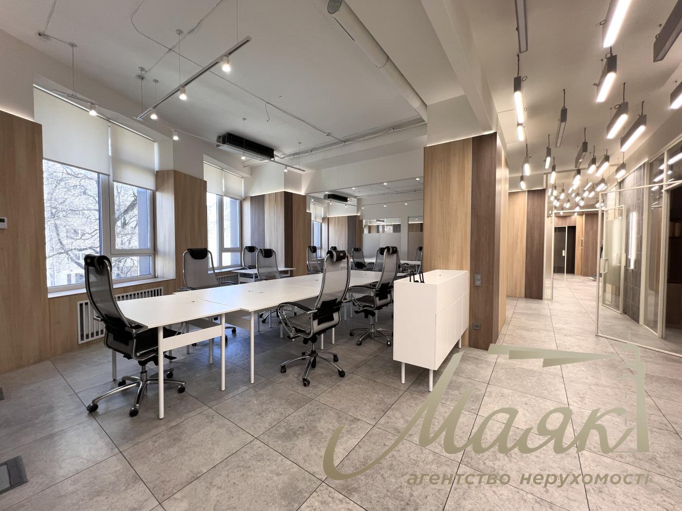 Аренда офиса 250 кв.м в ЖК А52 ул. Сечевых Стрельцов  (Артема), 44-А