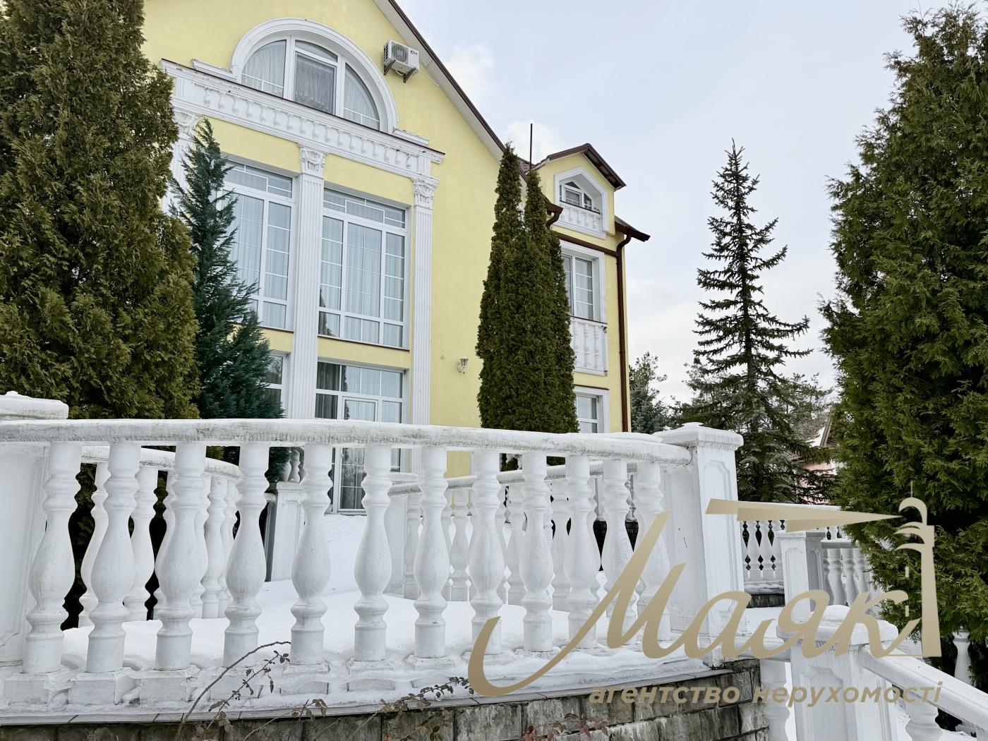 Rent 3-storey house 492,7m2, Lesniki