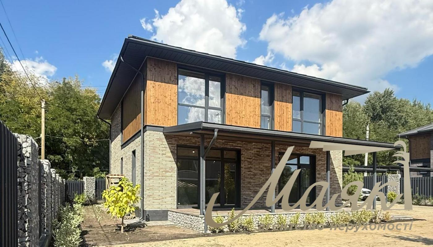 Продажа 2х-этажного дома без ремонта с подвалом 214 м² с. Рославичи, Обуховский район, Киевская область, ул. Васильковская.