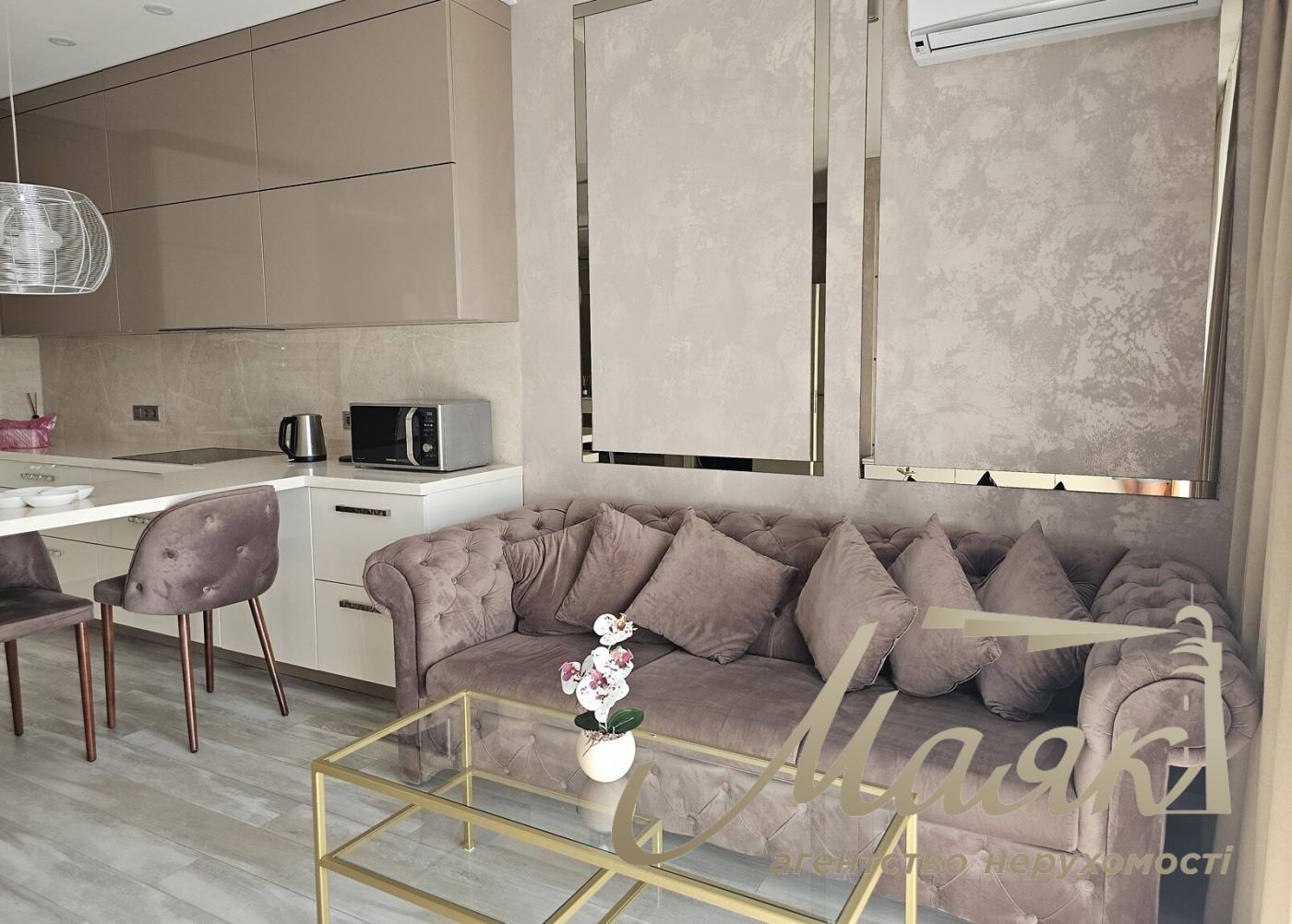 Rent 1-bedroom apartment 53m2 LCD French Quarter 2 John McCain str. 1, Pechersky district