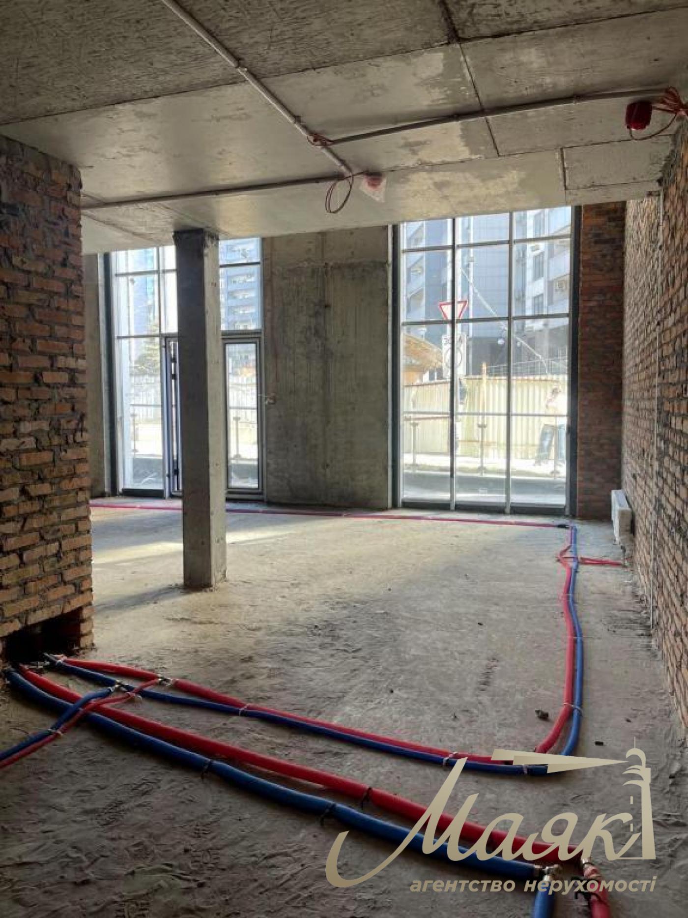 Commercial facade premises for rent in the residential complex "Novopecherskie Lipki"