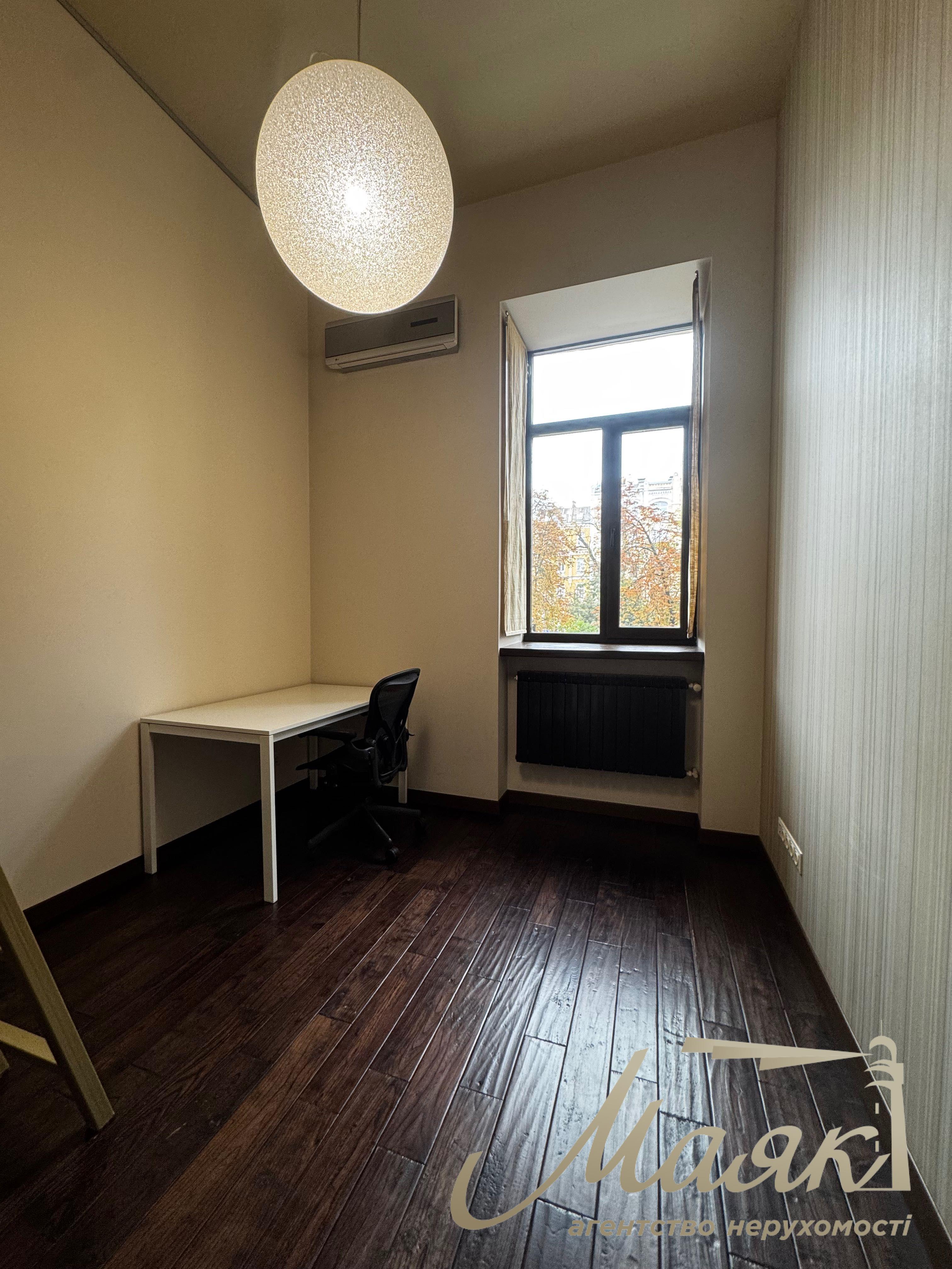 Продажа 3-комнатных апартаментов, 76 м², ул. Лысенко, 1, район Золотые Ворота, Киев