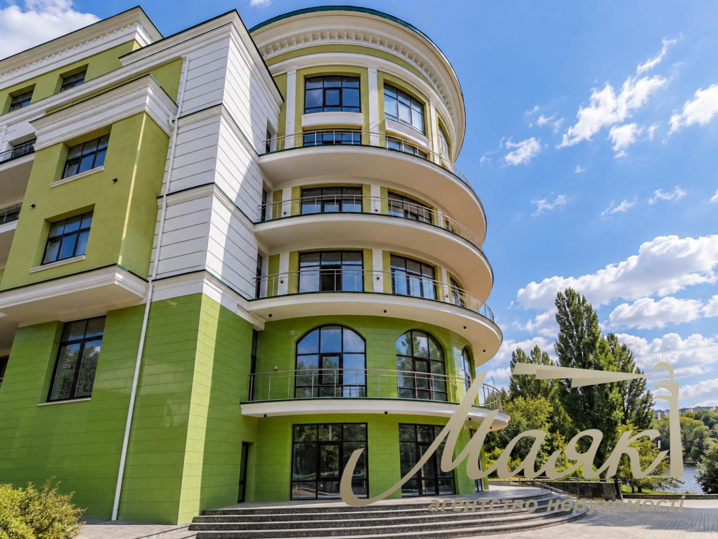 Продаж окремої комерційної будівлі площею 4 106 м² на Печерську, Набережно-Печерська дорога