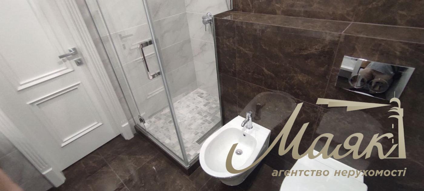 2-bedroom apartment for sale in the Podil Plaza & Residence residential complex, Hlubochitska Street