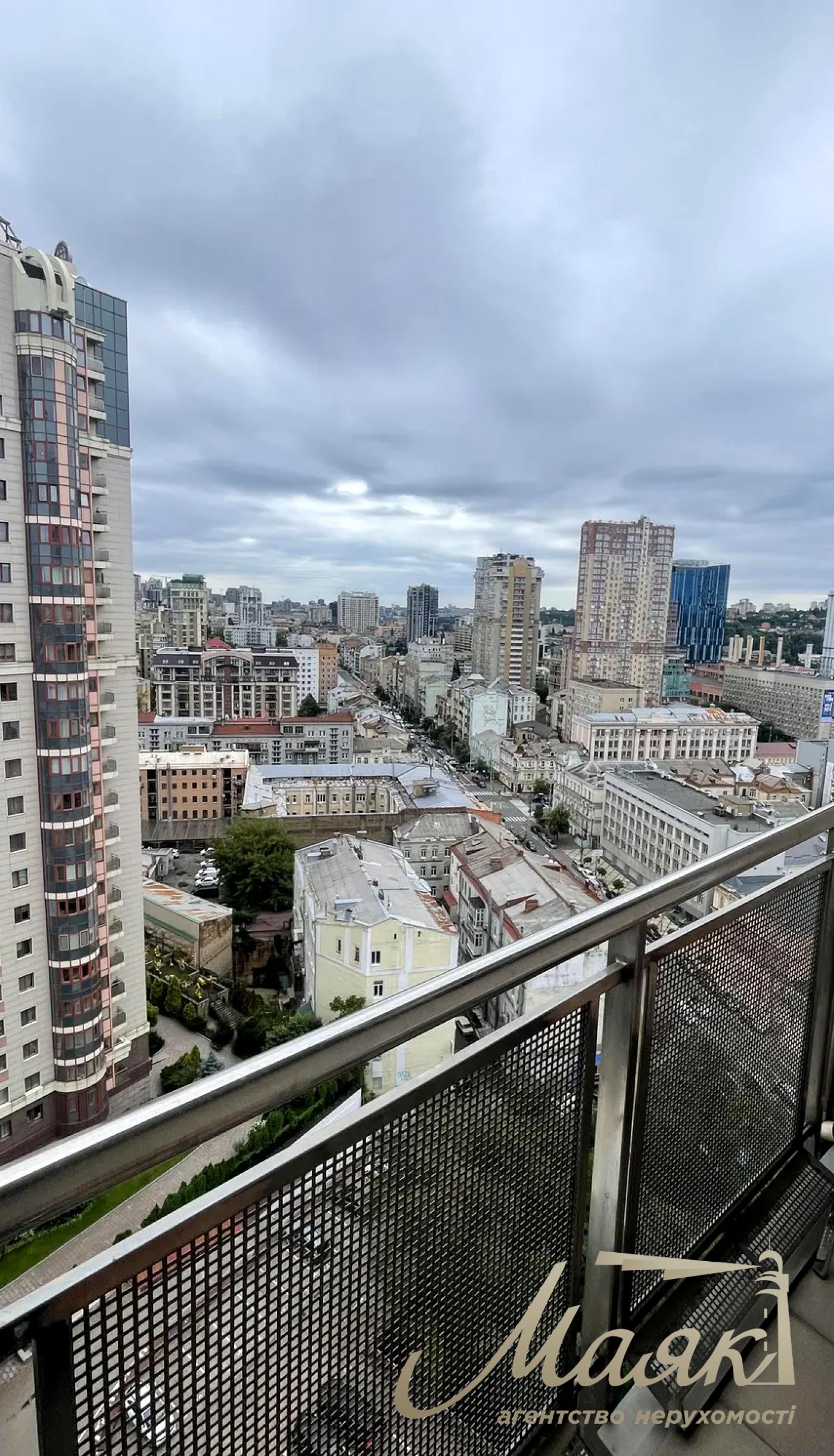 Оренда 1к квартири - студії 64 м² , бул. Тараса Шевченка, Центр