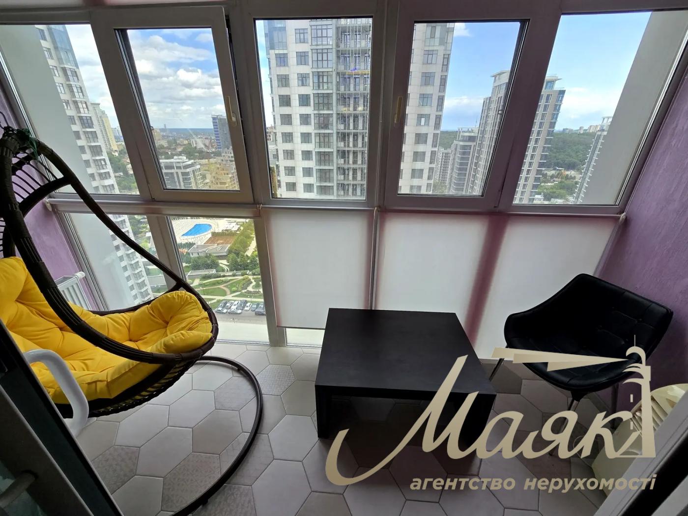 Rent 3-bedroom apartment LCD Novopecherskie Lipki, Pechersk