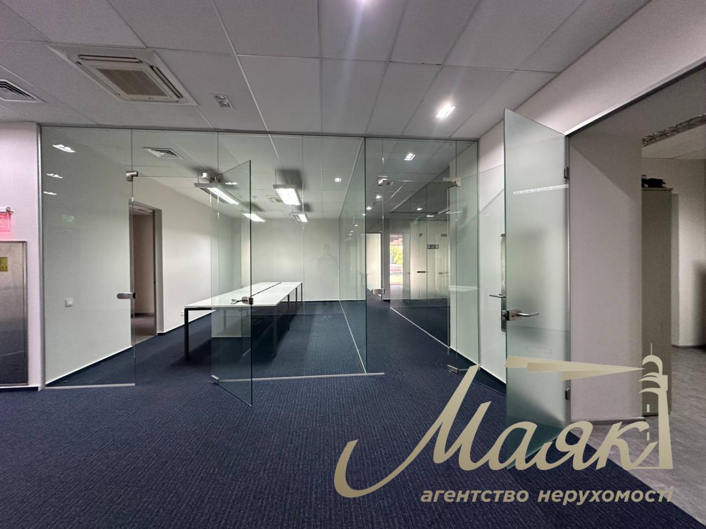 Оренда автономного офісу площею 962,1 м², вул. Антоновича, 118, Центр.