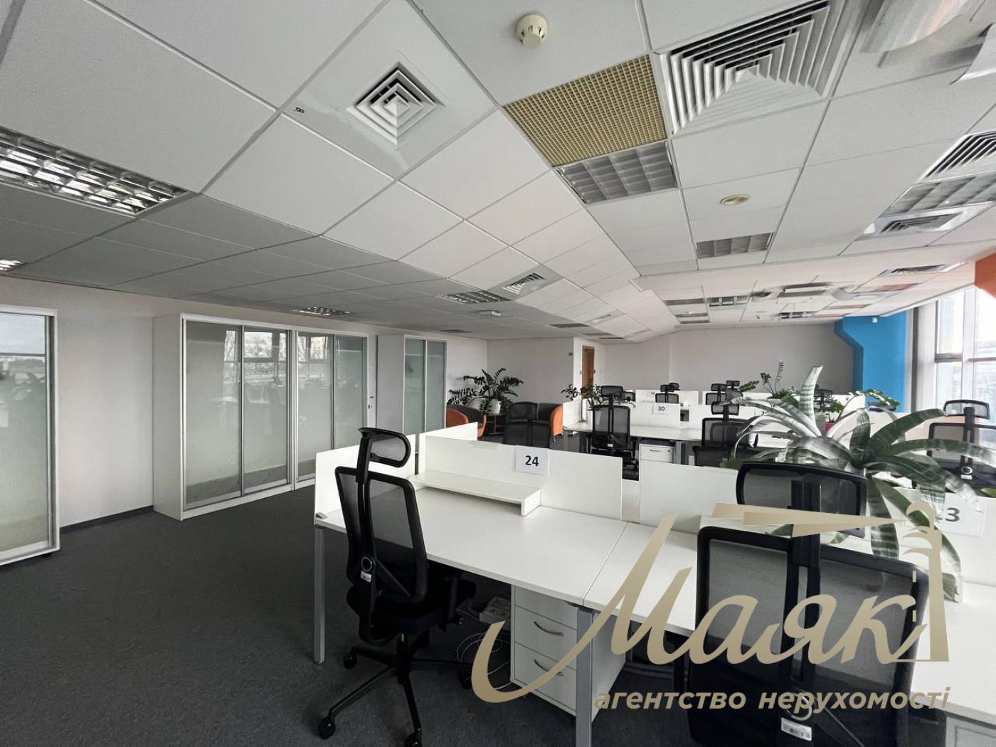 Оренда офісу Open Space 230m2 на Солом'янці, метро Берестейська