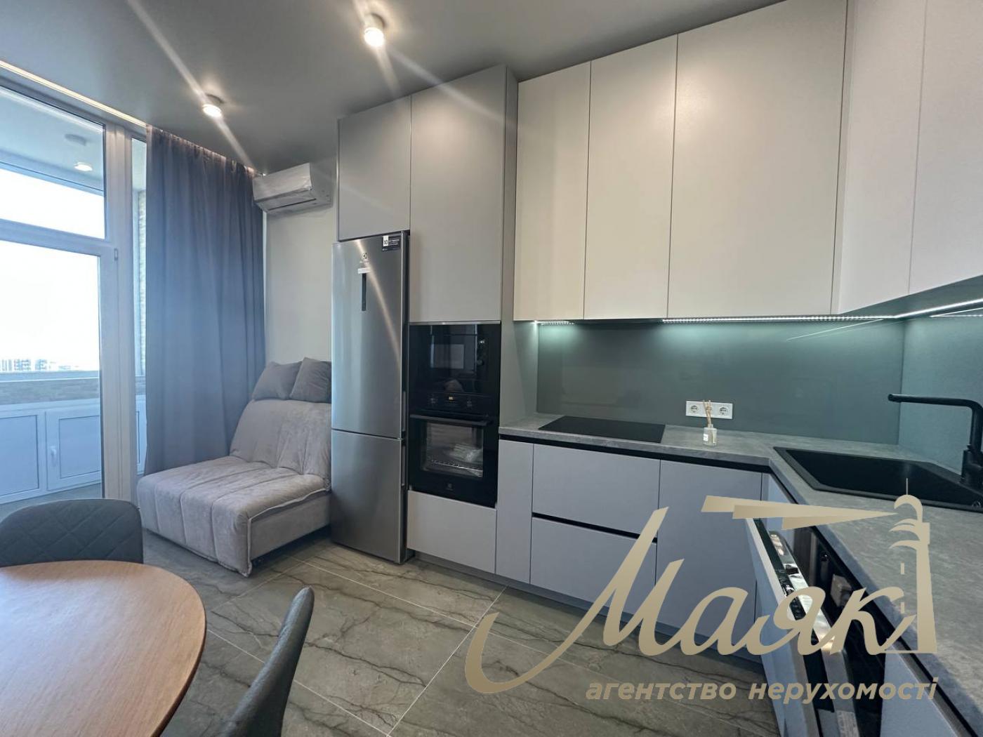 Rent 1 room apartment in Residential Complex Manhattan City, avenue.Bereysteisky 11, Polytechnicheskiy Institute.