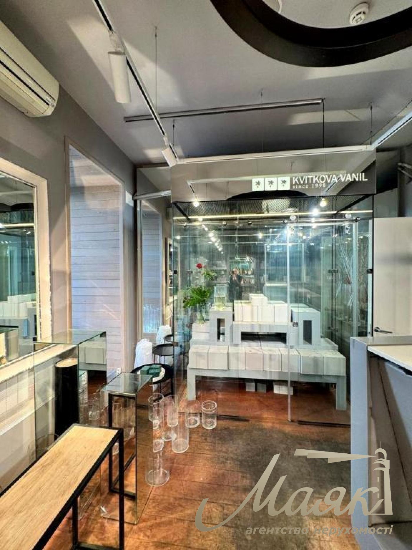 Оренда фасадного комерційного приміщення в центрі, вул. Саксаганського