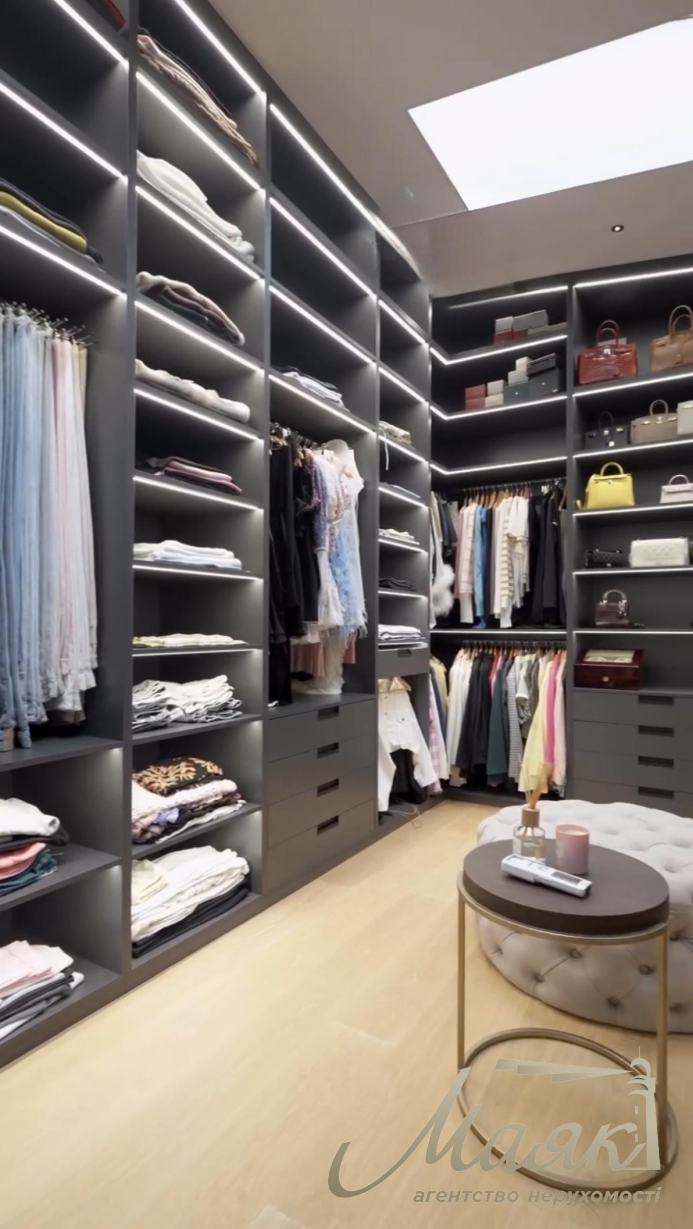 Продажа стильного 5-комнатного дома 377 м² в хуторе Мриги, Конча-Заспа, Голосеевский район Киева