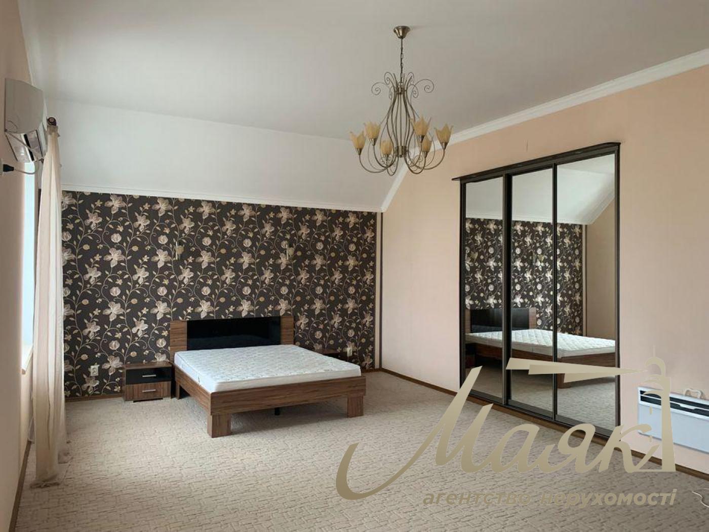 Rent a house 300m2 in the village of Kozin, ulitsa Nova,70