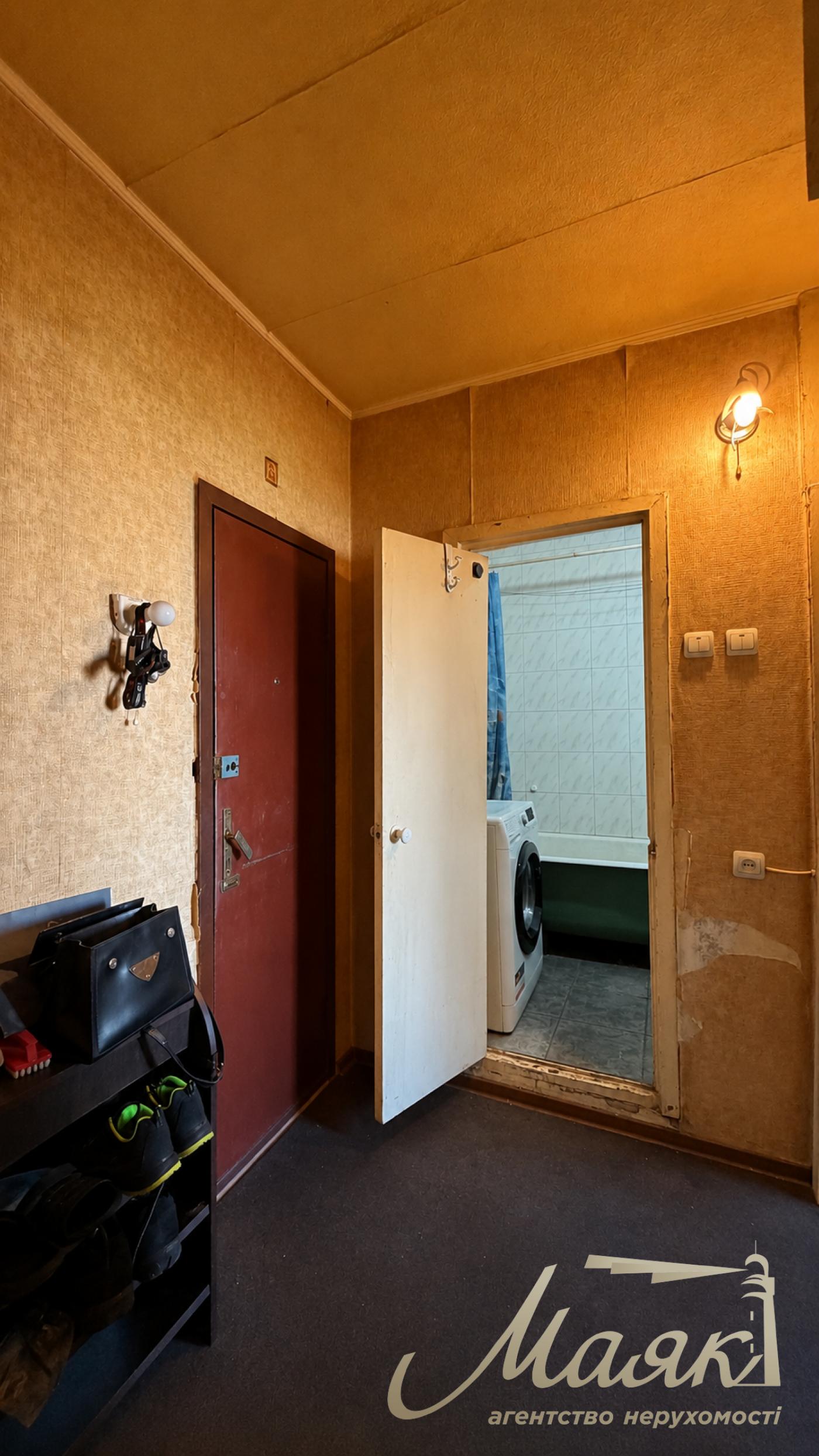 Продаж 1-кімнатної квартири площею 30,2 м² на вул. Рональда Рейгана, 11А, район Троєщина, Київ
