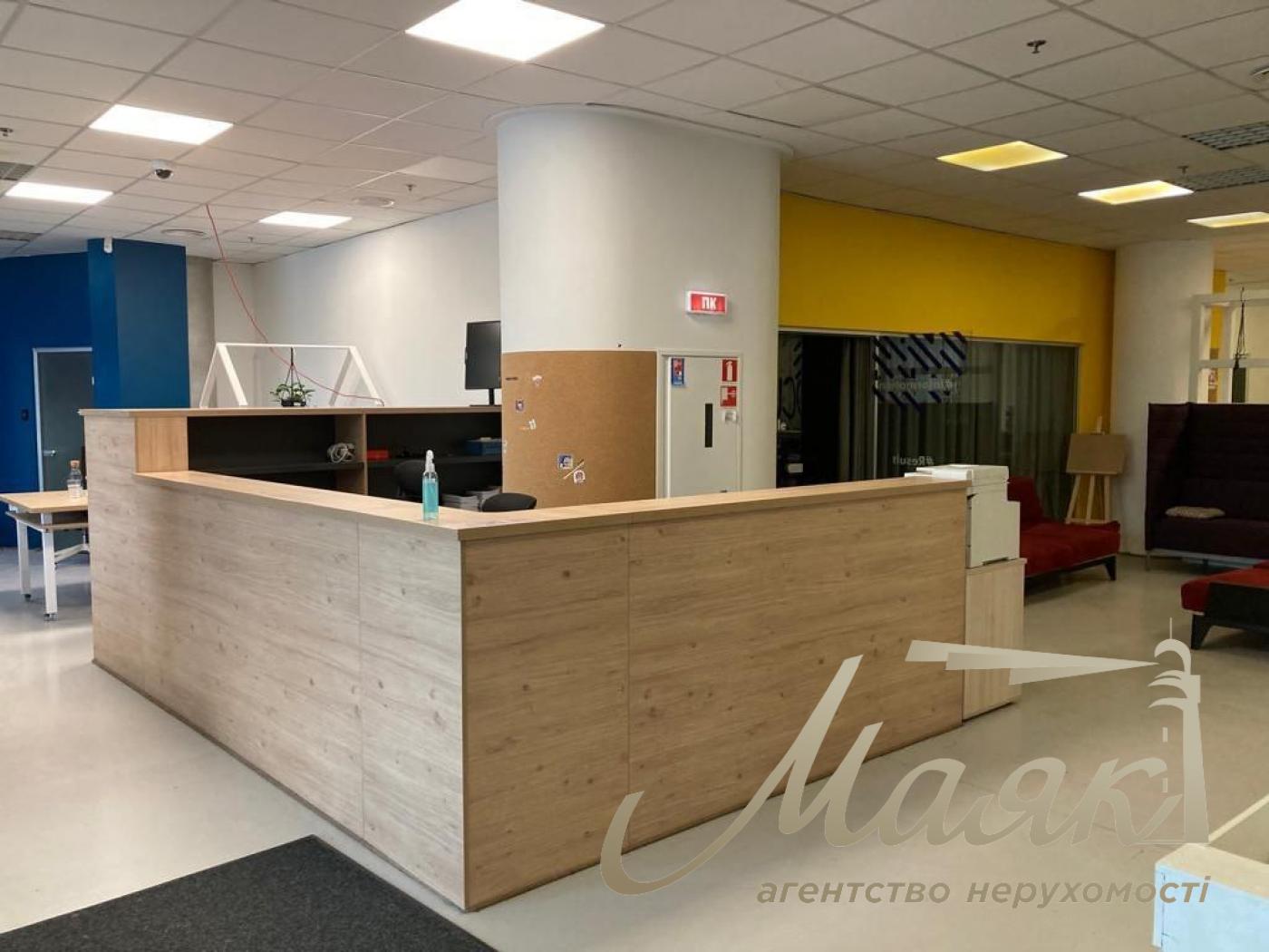 Оренда офісу площею 960 м² у ТЦ «Глобус», Майдан Незалежності, 1, Центр.
