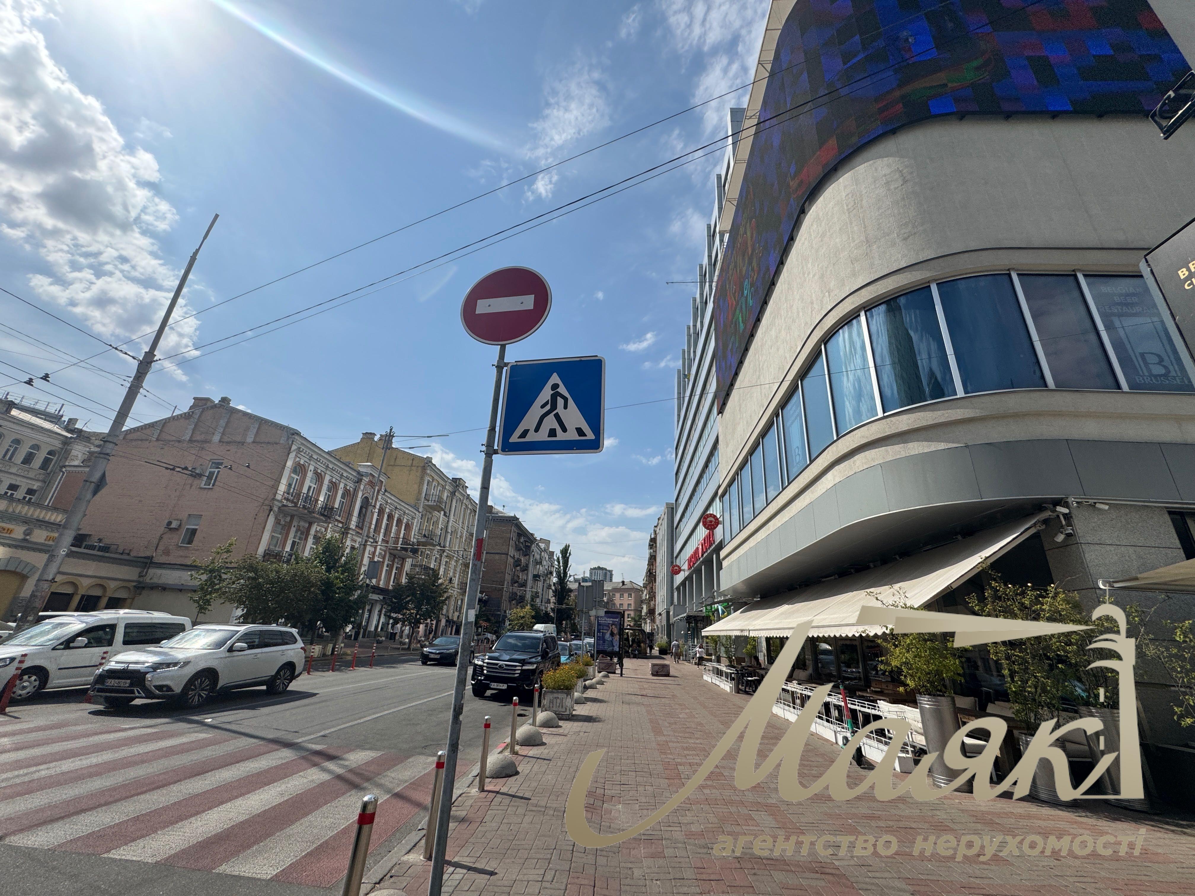 Sale of facade 100m2 Shota Rustaveli center