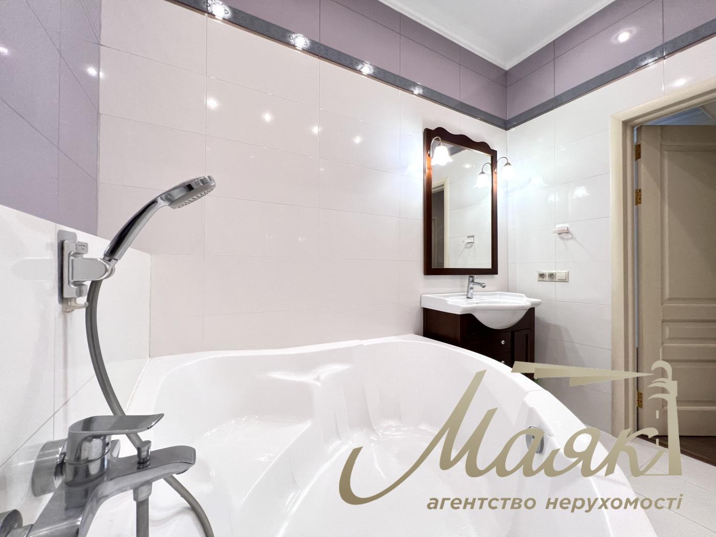 Rent 2-storey house 240m2, Goloseevsky district, Chapaevka.