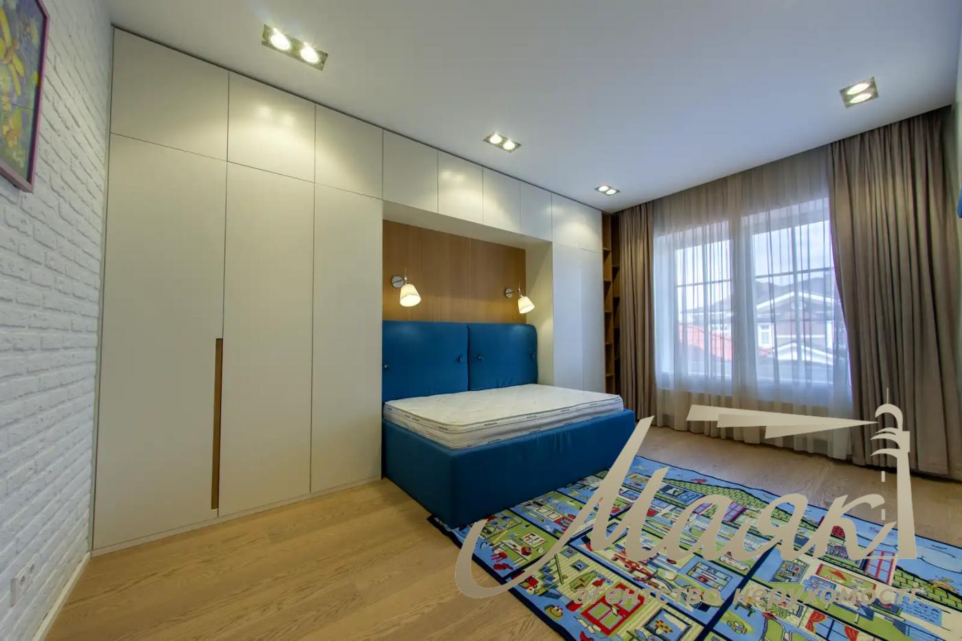 Оренда 3-поверхового будинку площею 570 м², Плюти