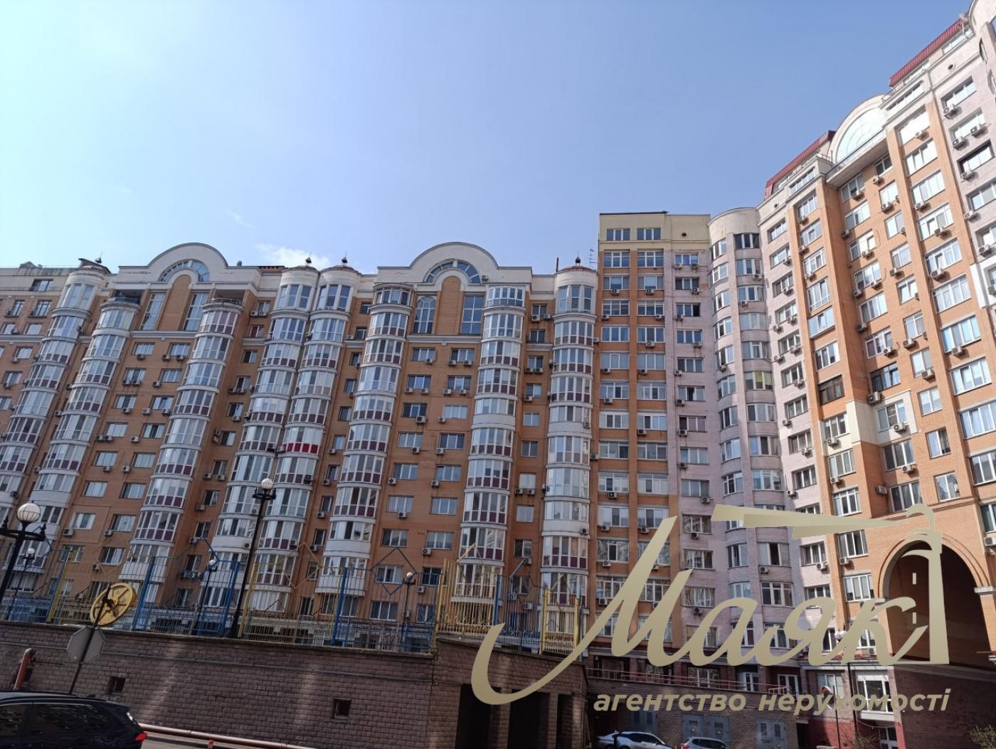 Продаж трирівневого панорамного пентхауса 327м2 в Оболонських Липках, проспект Івасюка, Оболонь