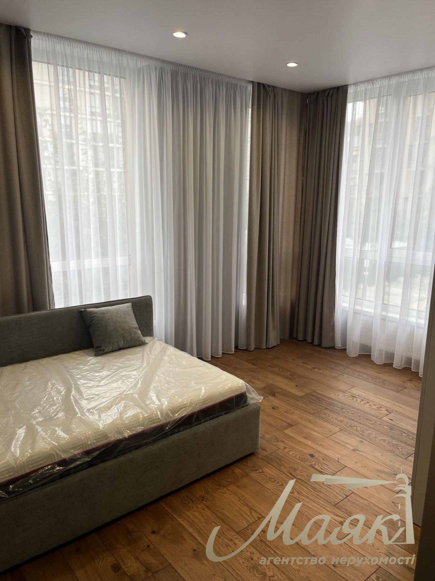 Продажа 4-комнатной квартиры с ремонтом 107 м² в ЖК «Файна Таун», 2/5 этаж, Киев, Шевченковский район, низкий этаж, ул. Салютная.