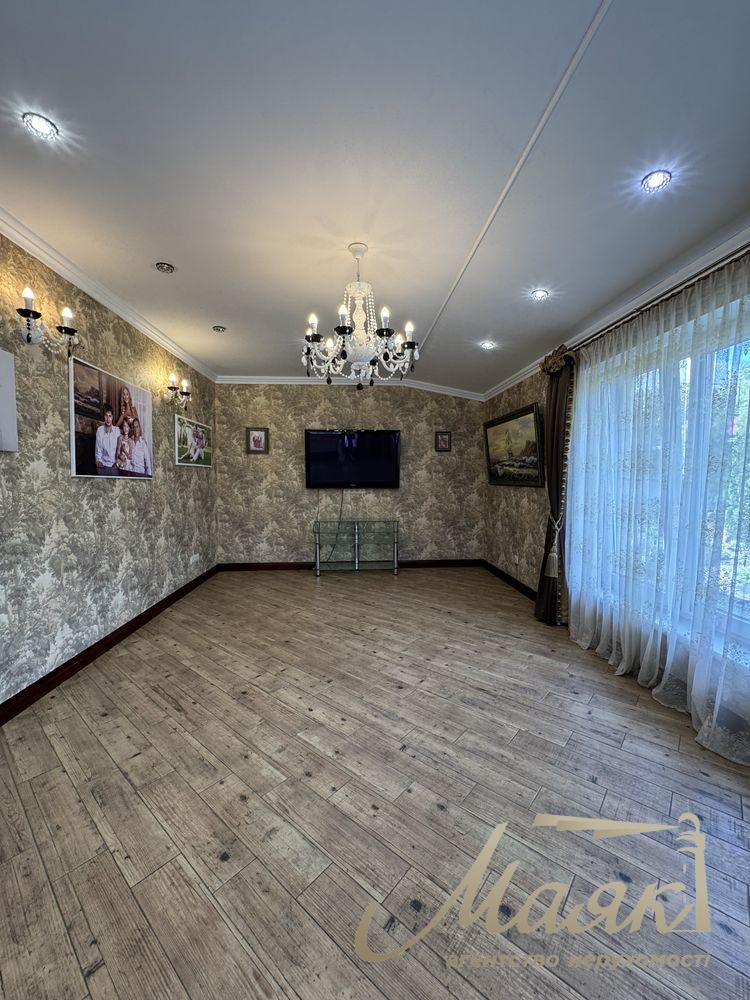 Продажа дома 260 м² с гостевым домом и баней c.Романков у Голубого озера, 10 соток, Обуховское направление, Киевская область.