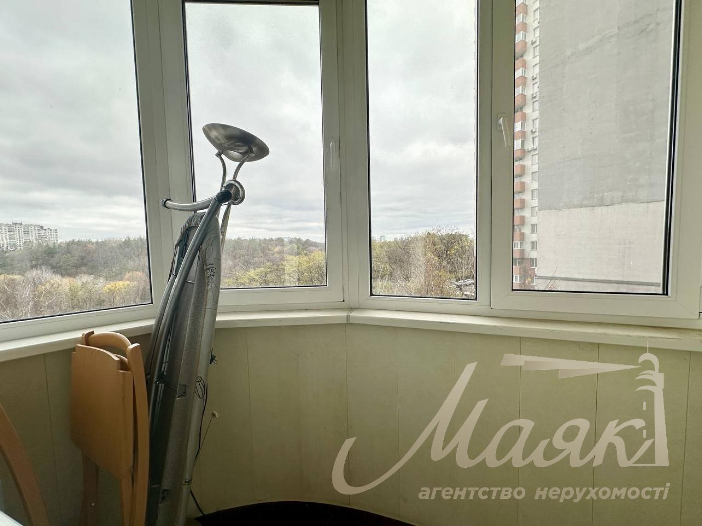 Аренда 3-х комнатной квартиры по ул.Степана Руданского 4-6,метро Сырец.