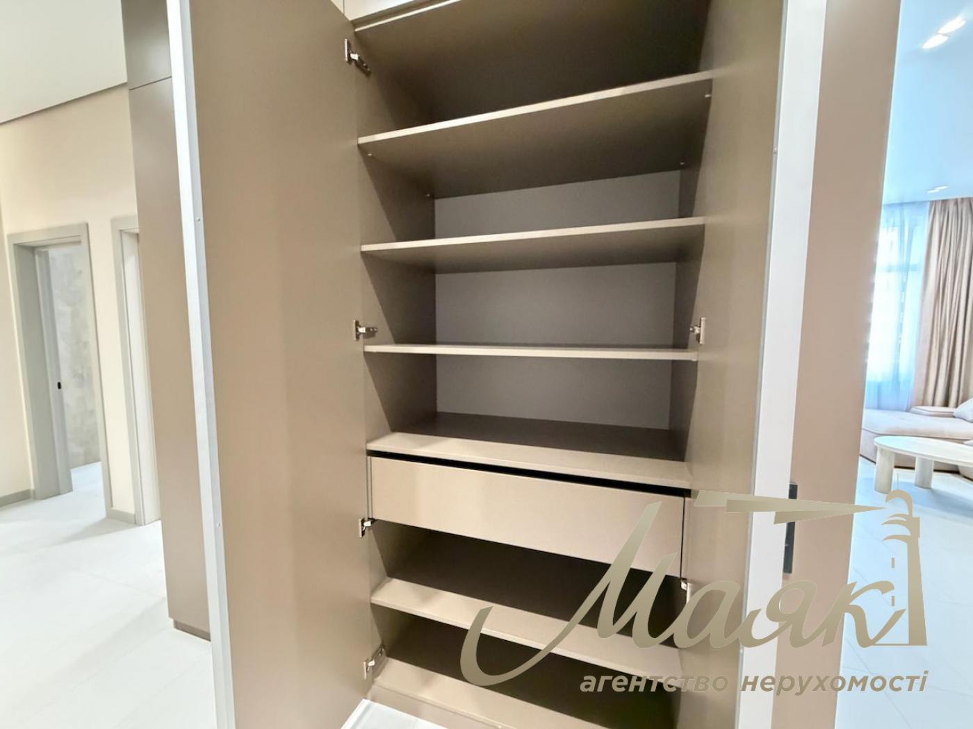3-Bedroom Apartment for Rent in the Novopecherskie Lipki Residential Complex, 15B Verkholyuda (Dragomirova) St.