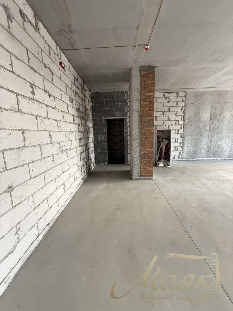 Продаж комерційного приміщення (90 м²) у ЖК «Варшавський 2», вул. Генерала Грекова, 4