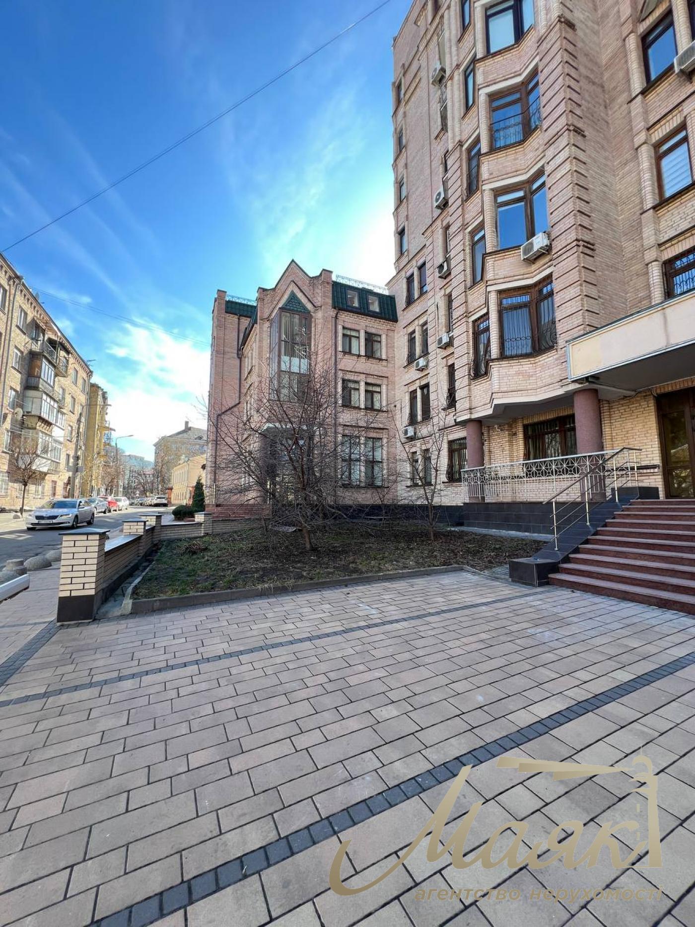 Rent office 285m2 on ul.Bulviarno-Kudryavska 13/19, Lvivska square.