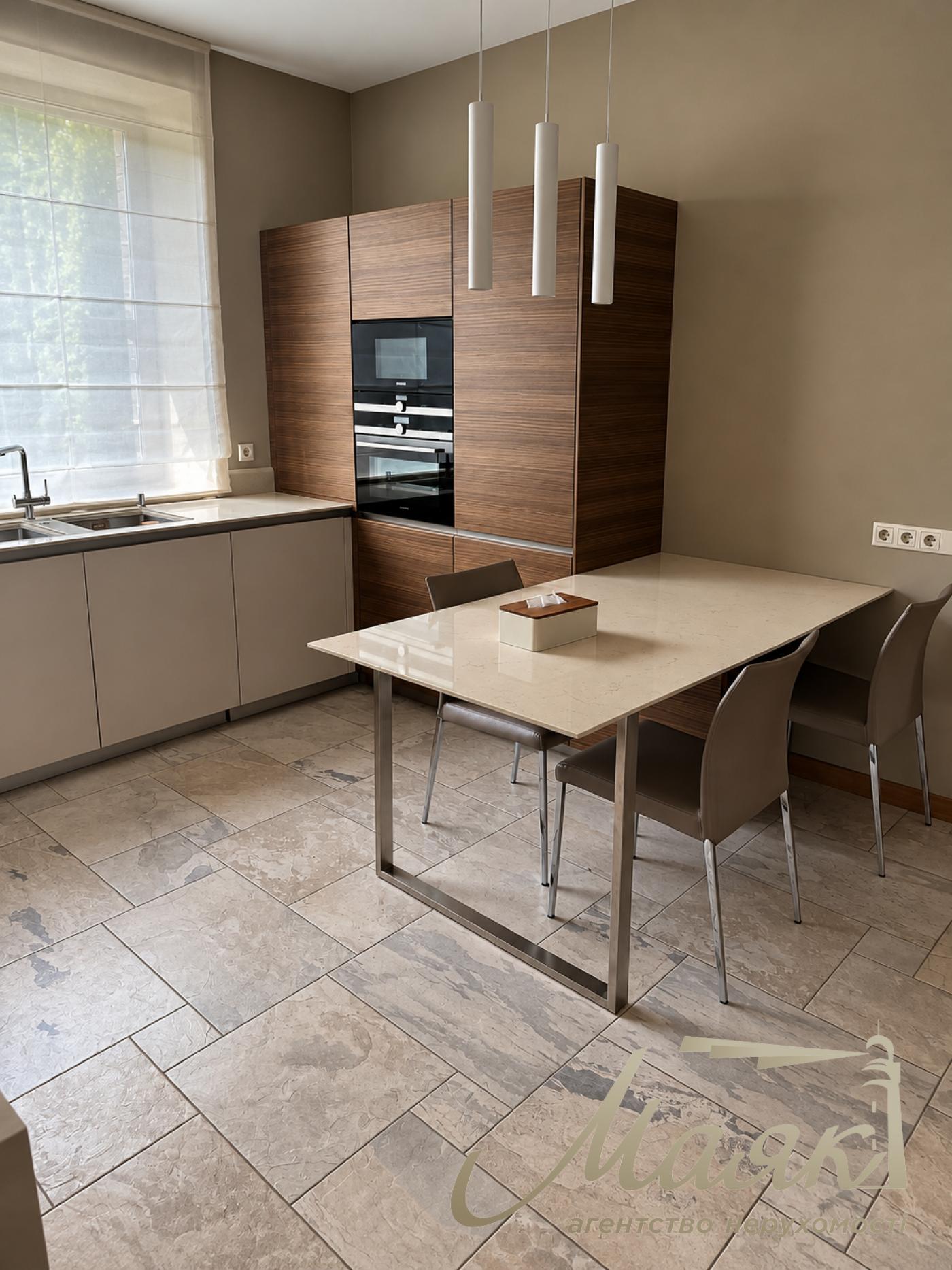 Оренда 2-поверхового будинку площею 375 м², житловий комплекс «Сонячна Долина», Романків