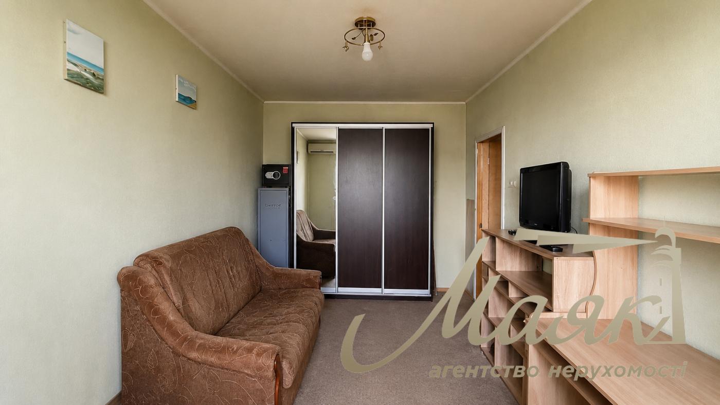 Продаж 1-кімнатної квартири площею 30,2 м² на вул. Рональда Рейгана, 11А, район Троєщина, Київ