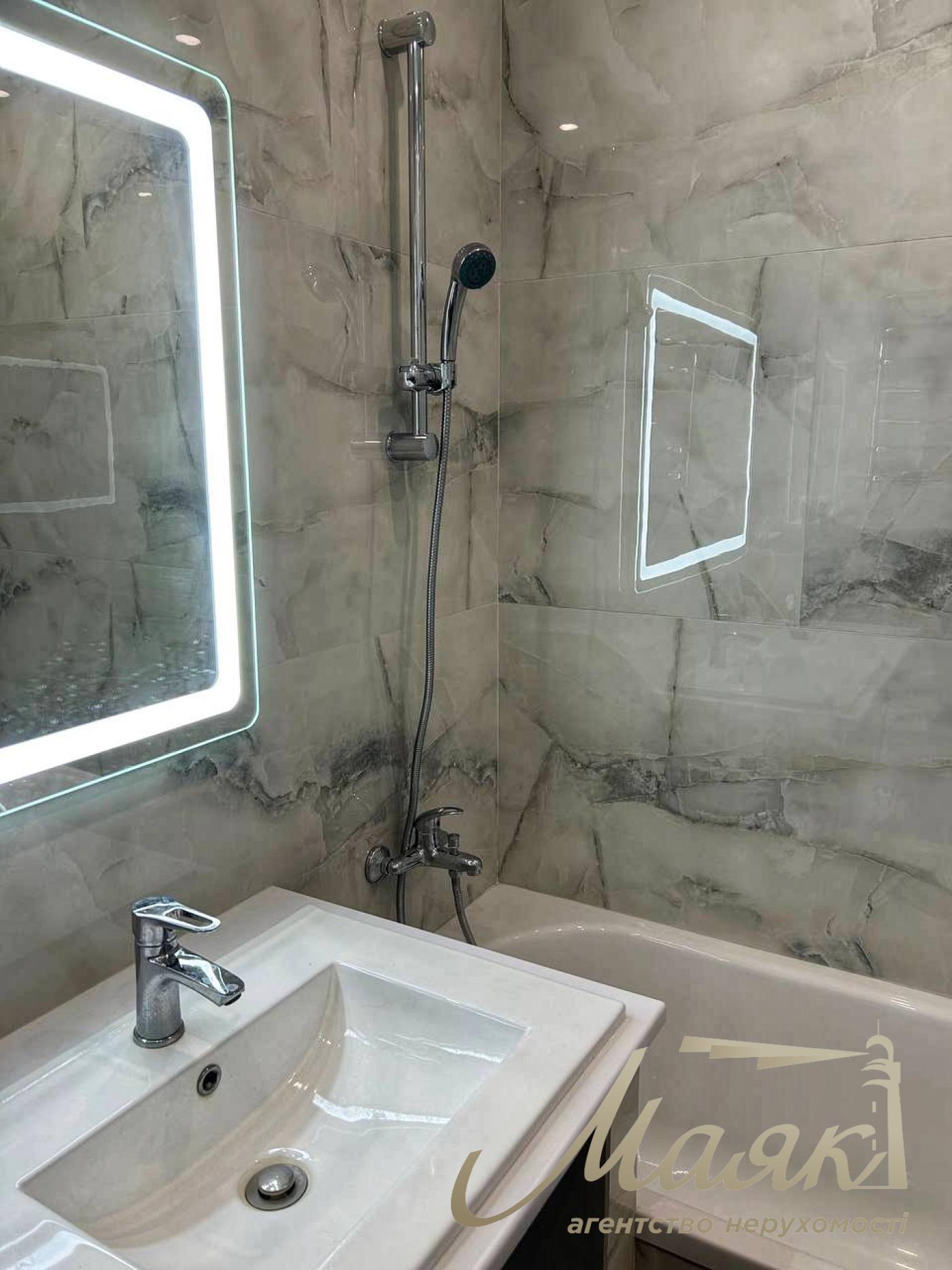 For Sale / Apartment / Maksymovych Mykhaila, Goloseevo, Kyiv