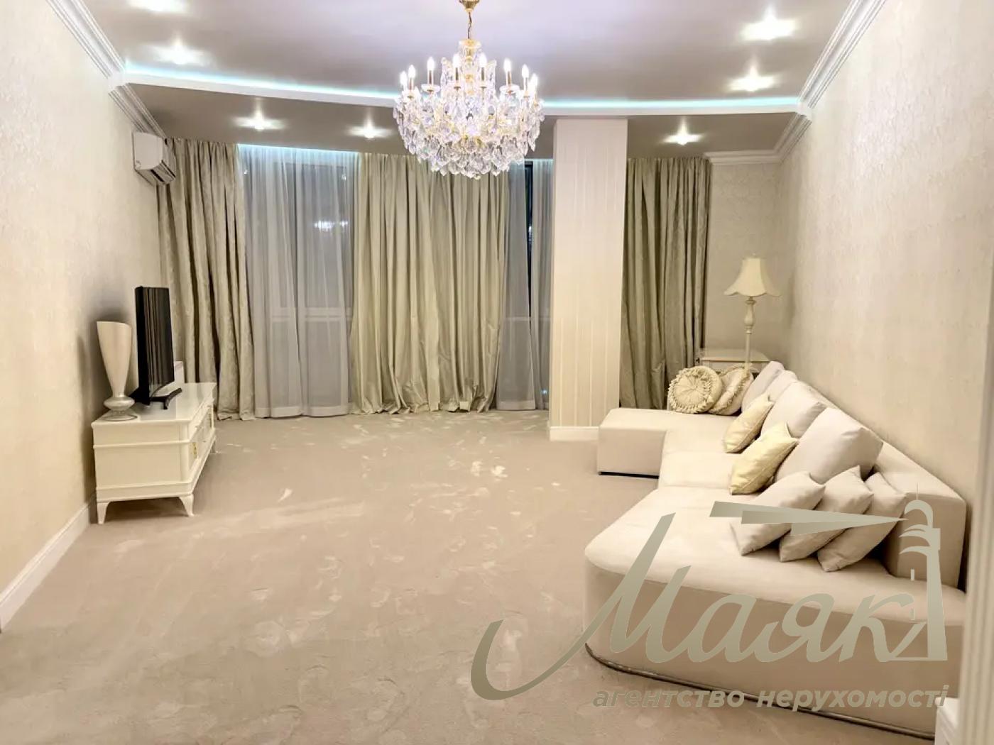 Rent 3-bedroom apartment in Residential Complex Novopecherskie Lipki, Andriy Verkhoglyada