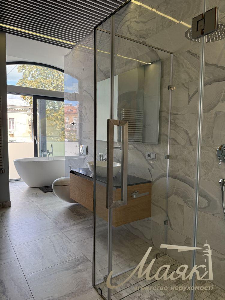 For sale premium apartment 75m2 in the very center of Kiev - Lutheranskaya Street, 7/10 (next to the Arch and Khreshchatyk).