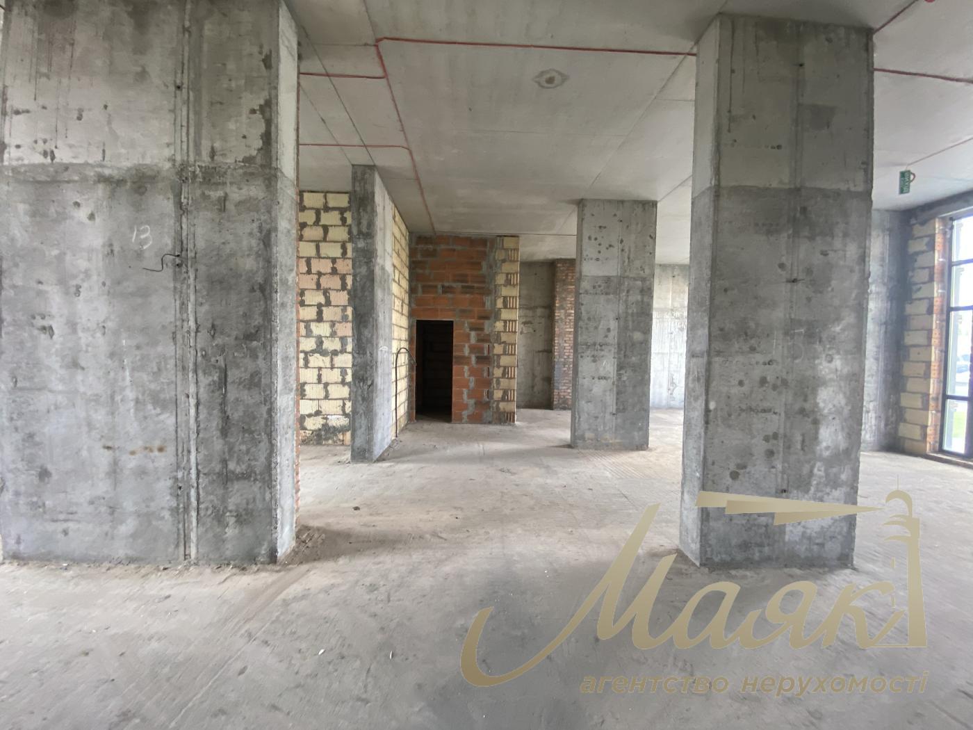 Rent a facade space of 124 sq.m. on Narodnoe Opolcheniya Street in Sky Avenue Residential Complex