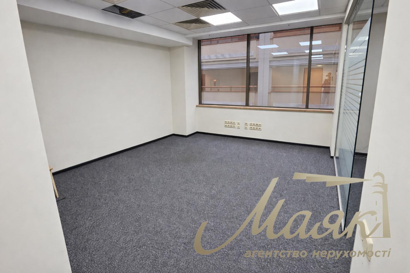 Аренда офиса 64 м.кв. БЦ Леонардо, Золотые ворота, Центр