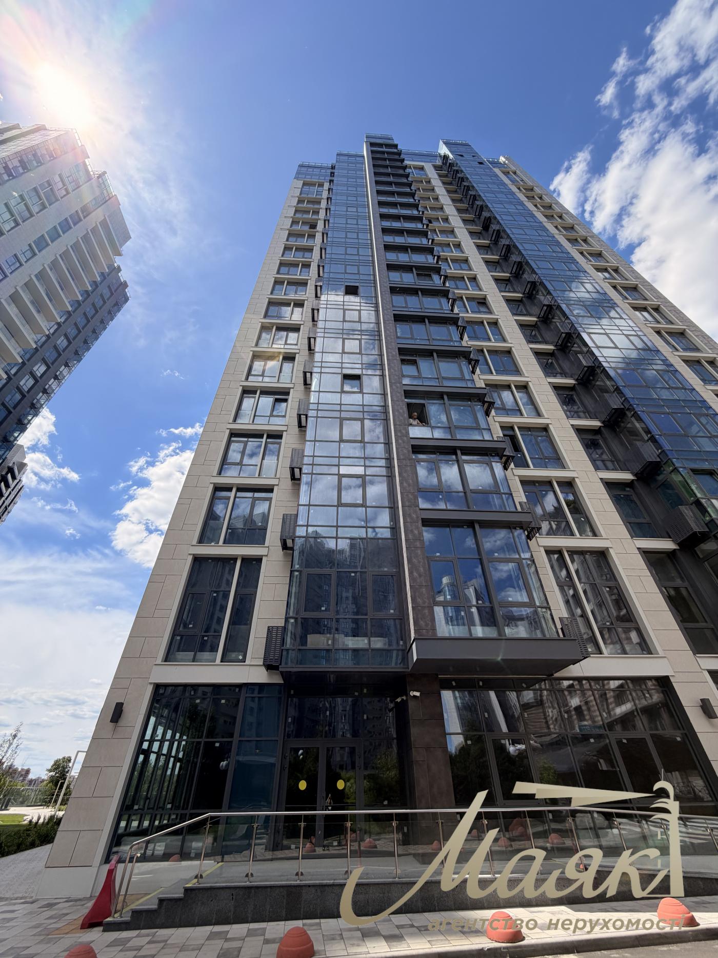Rent a front commercial premises Residential Complex Novopecherskie Lipki, Verkhoglyada str.