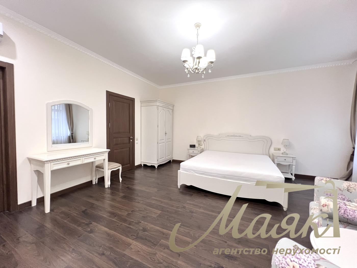 Аренда 3-х комнатной квартиры на Печерске в ЖК по ул. Евгения Коновальца 36В