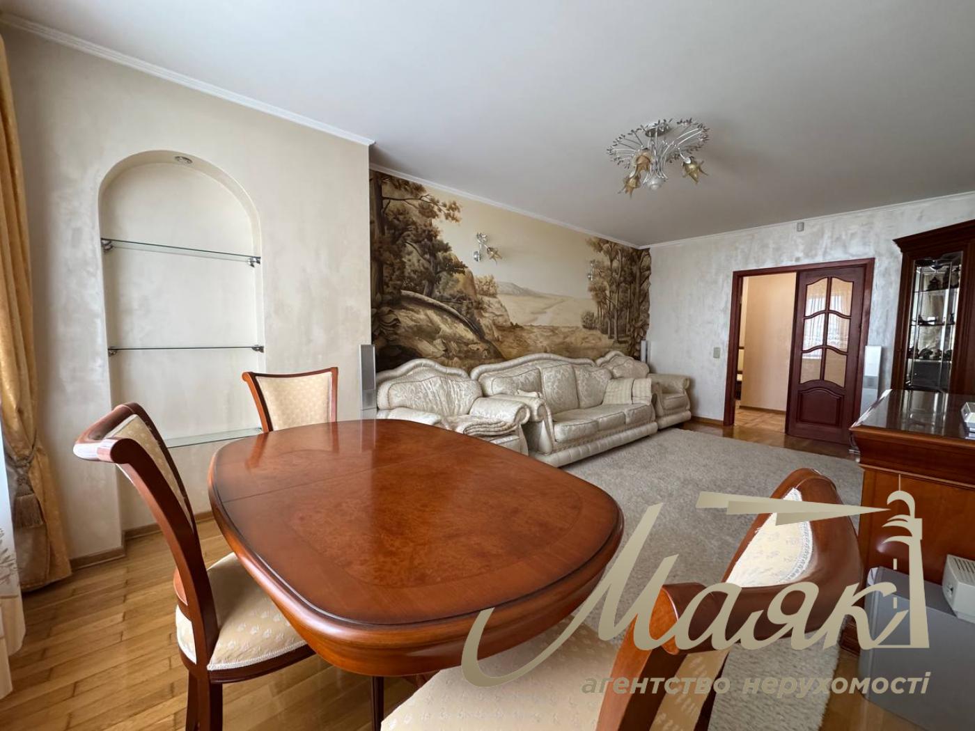 3-bedroom apartment for rent, 107 m², 16B Akhmatova Street