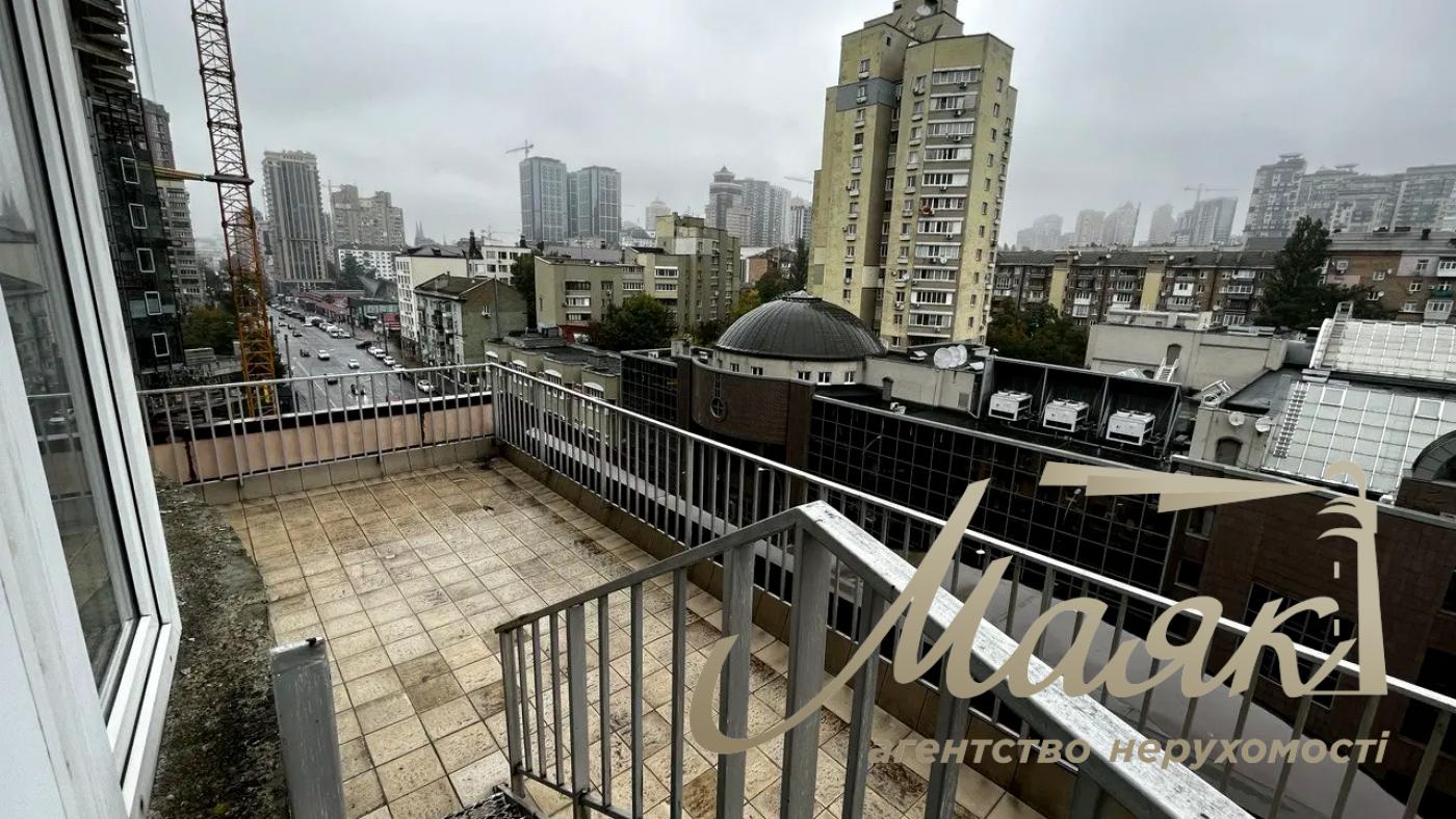 Оренда 4-кімнатної квартири на вул. Антоновича, 140, Центр.