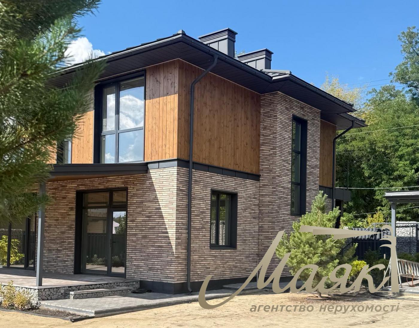 Продажа 2х-этажного дома без ремонта с подвалом 214 м² с. Рославичи, Обуховский район, Киевская область, ул. Васильковская.