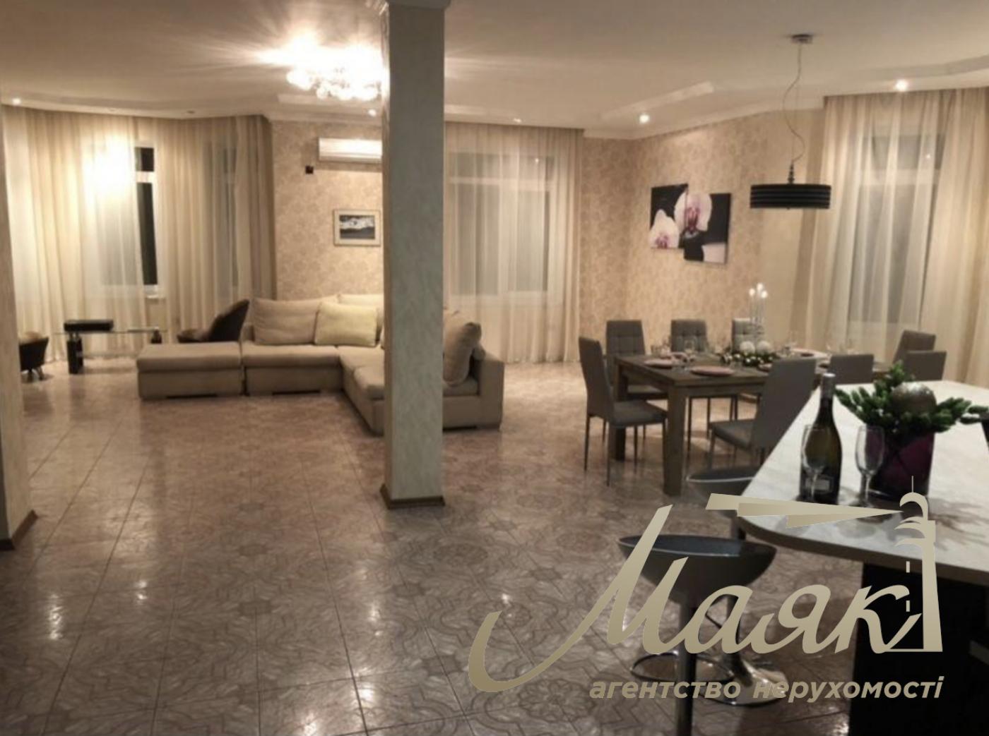 Rent a house 300m2 in the village of Kozin, ulitsa Nova,70