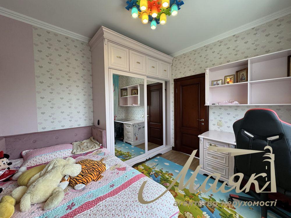 Продажа дома 260 м² с гостевым домом и баней c.Романков у Голубого озера, 10 соток, Обуховское направление, Киевская область.