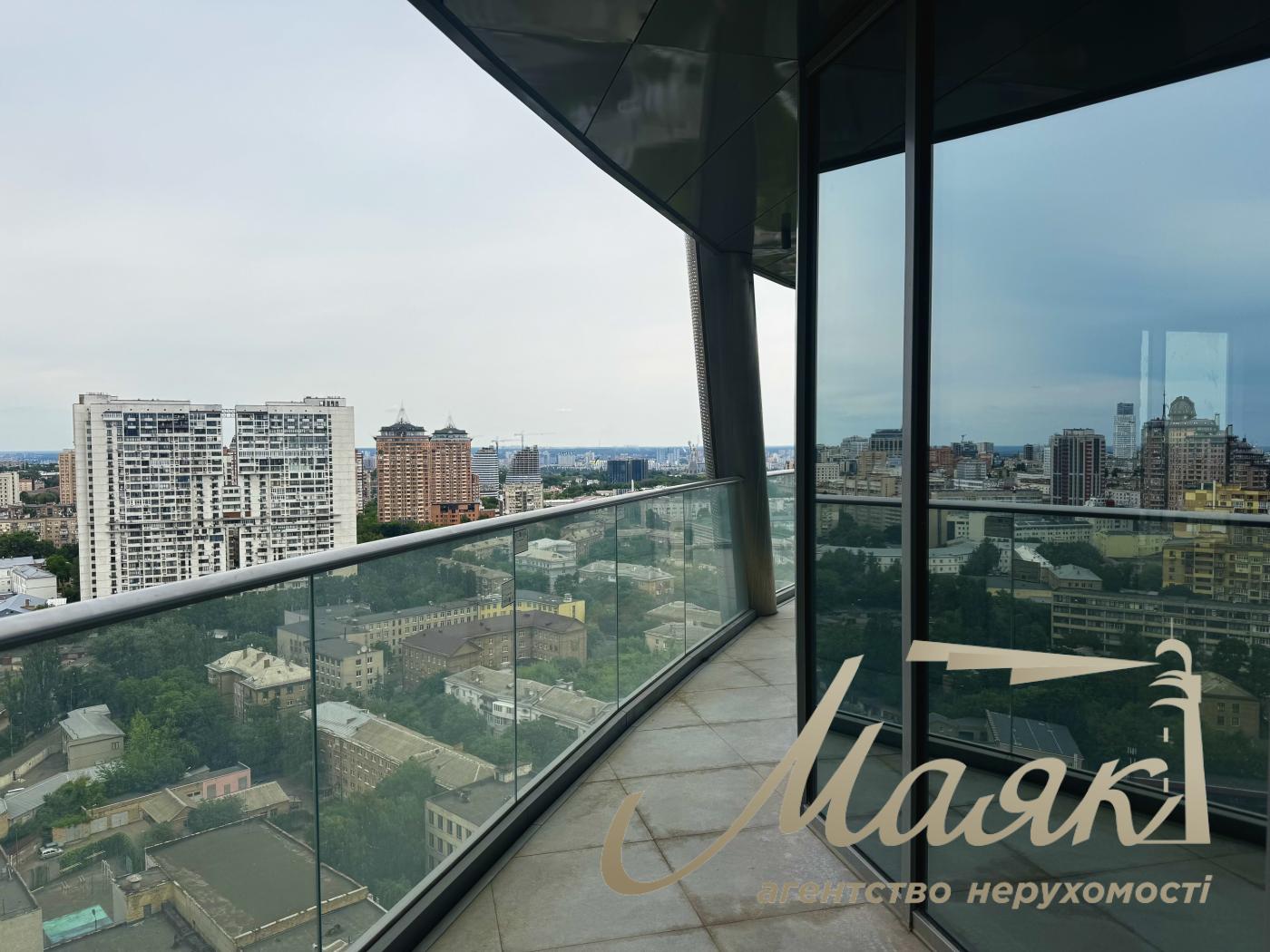 Продаж квартири без ремонту 240 кв.м. у ЖК Taryan Towers