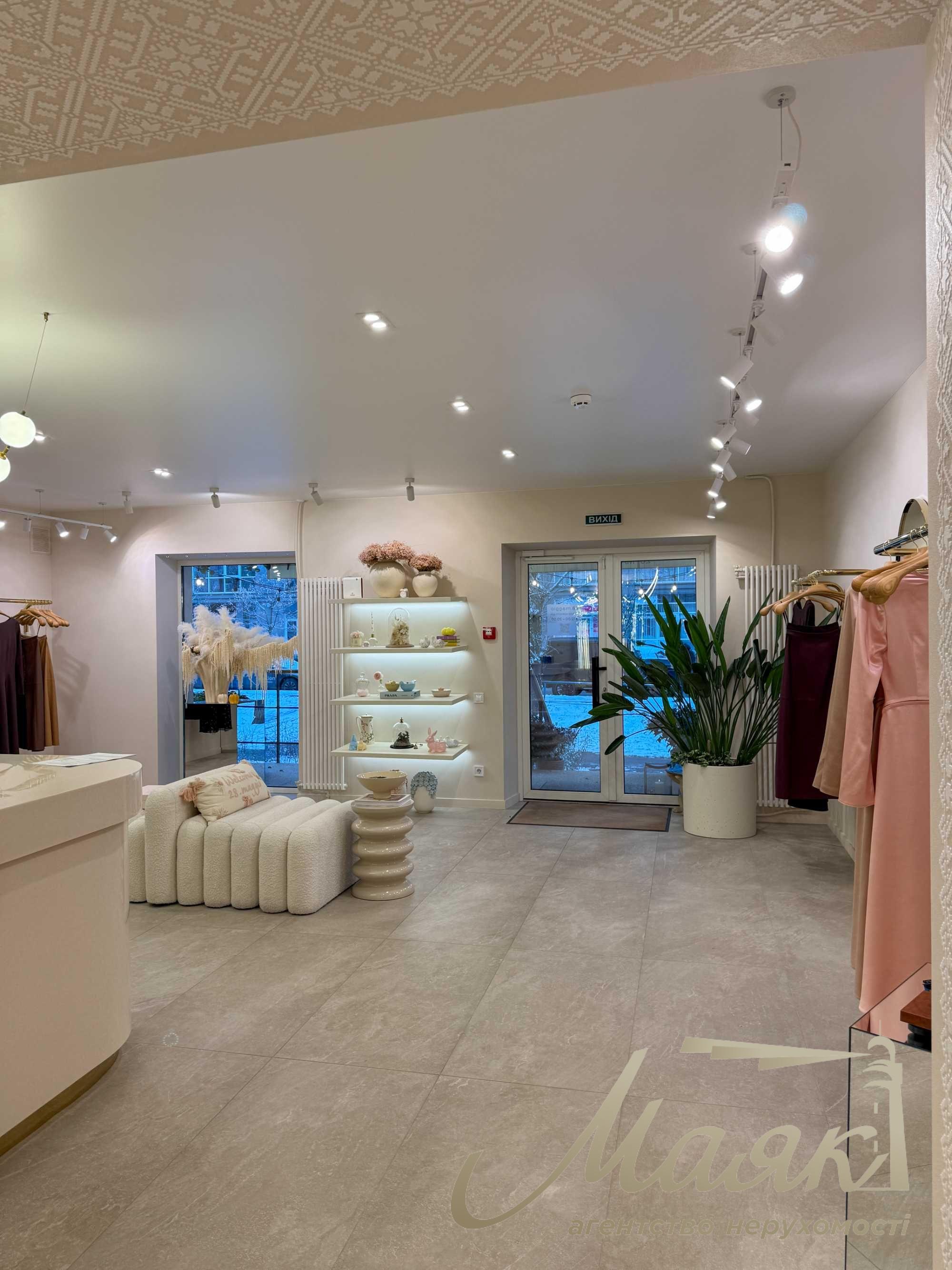 Оренда фасадного комерційного приміщення 86,6 м², район Французького кварталу