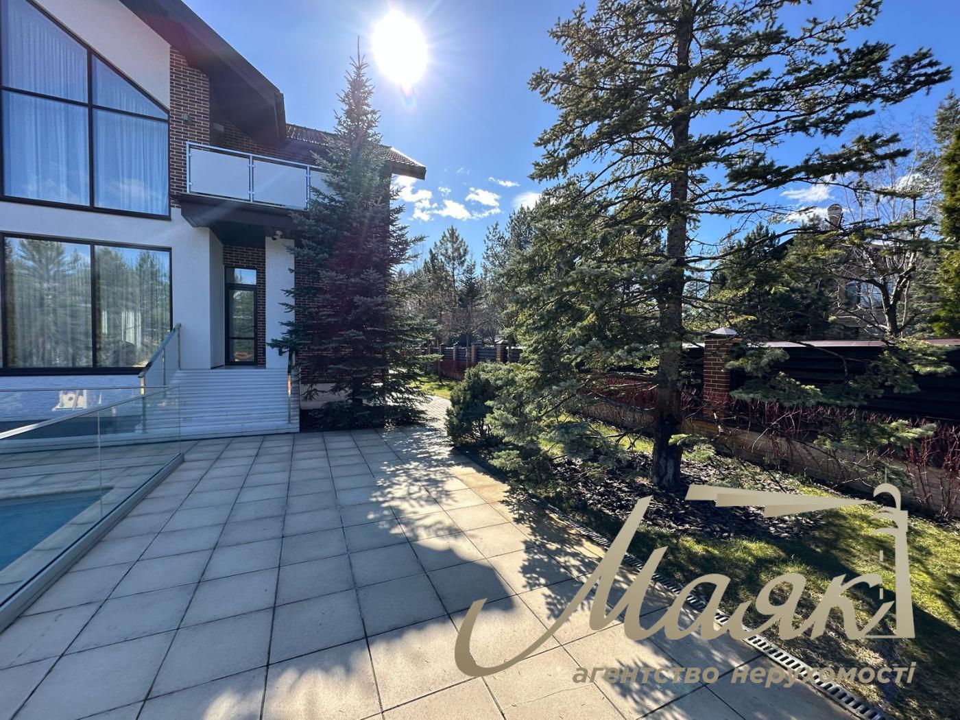 We offer for sale a house in the forest area in the village of Gorenichi - in an ecologically clean place among pine trees, near lakes.