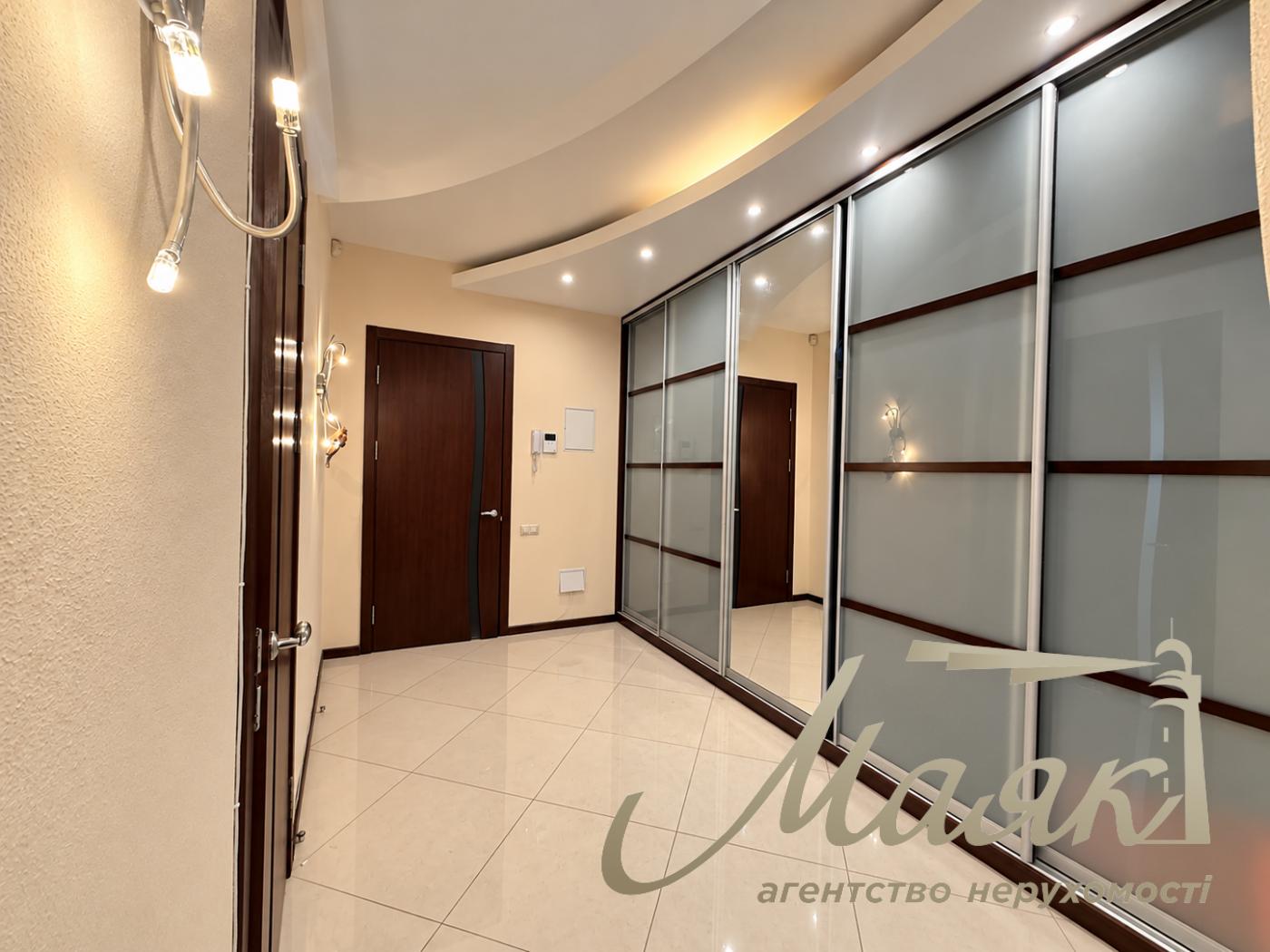 For sale: a 130 m² renovated apartment with a view in downtown Kyiv, 3A Kudryavsky Descent, Podil, Shevchenkivskyi District, Kyiv