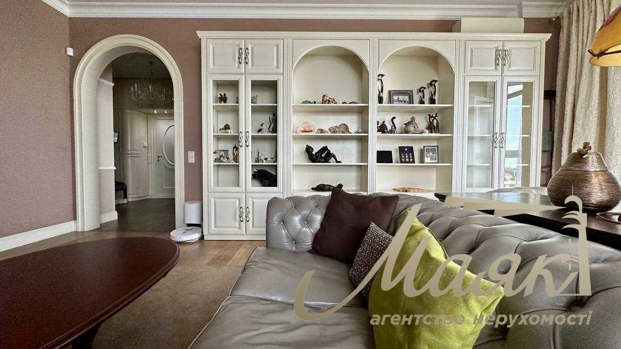 Rent 3-room apartment in LCD Parus on Obolonskaya Embankment 1 with parking place, Obolon.