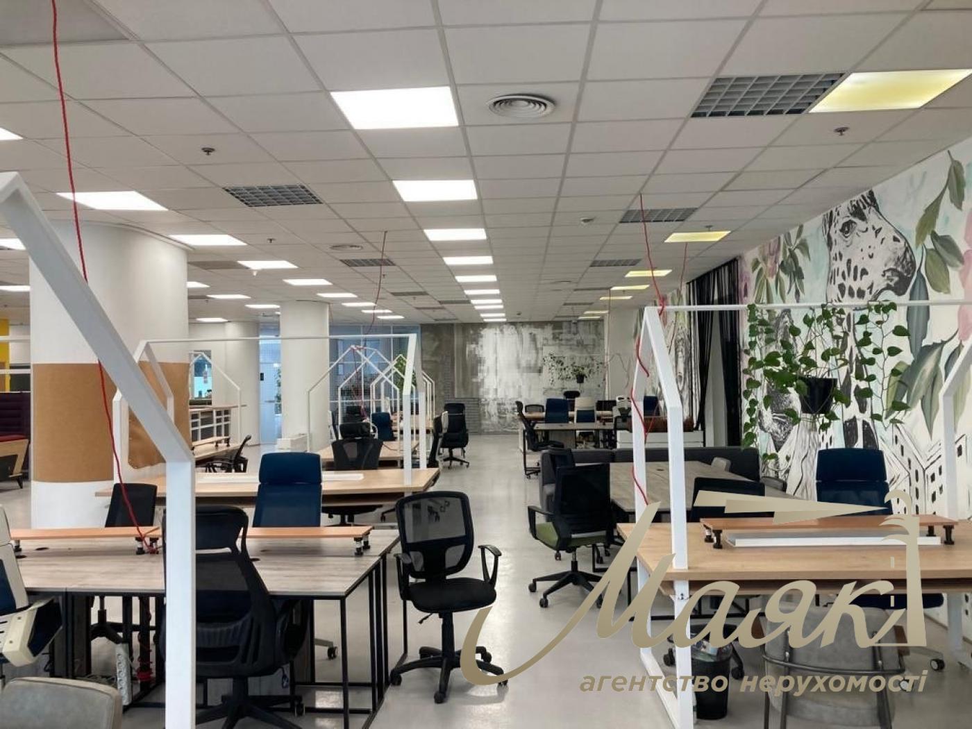 Оренда офісу площею 960 м² у ТЦ «Глобус», Майдан Незалежності, 1, Центр.
