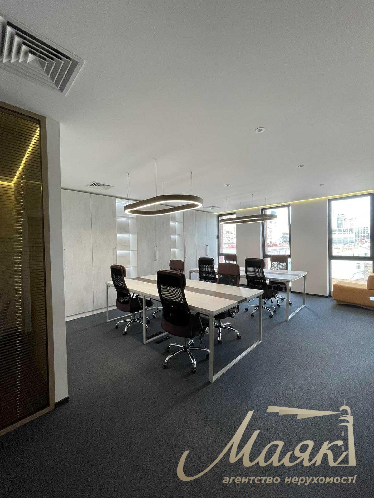 Office for rent in LCD Chicago.