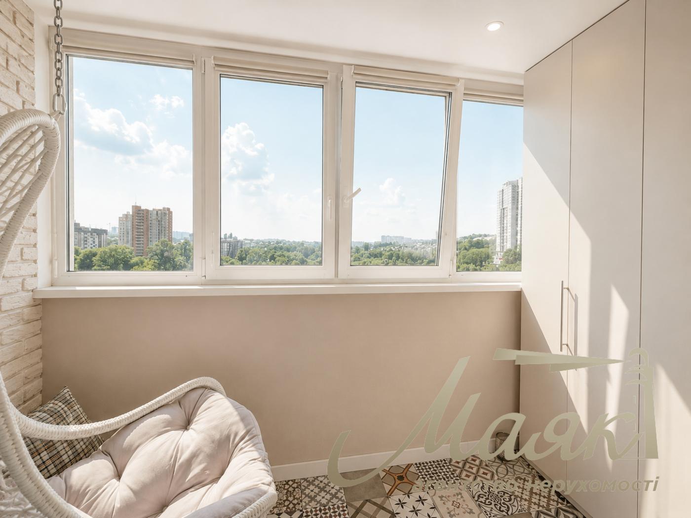 Продажа видовой 1-комнатной квартиры 54,4 м² , ЖК The Lakes , Голосеевский район, Киев,по адресу переулок Ясиноватский, 11.